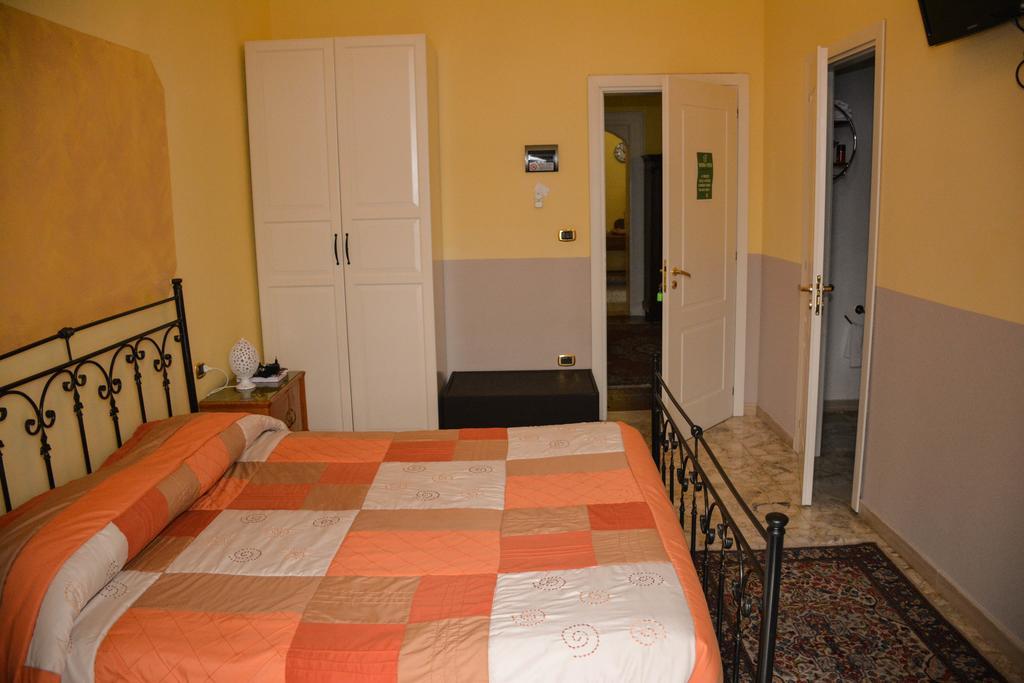 B&B Le Colonne Brindisi Bagian luar foto