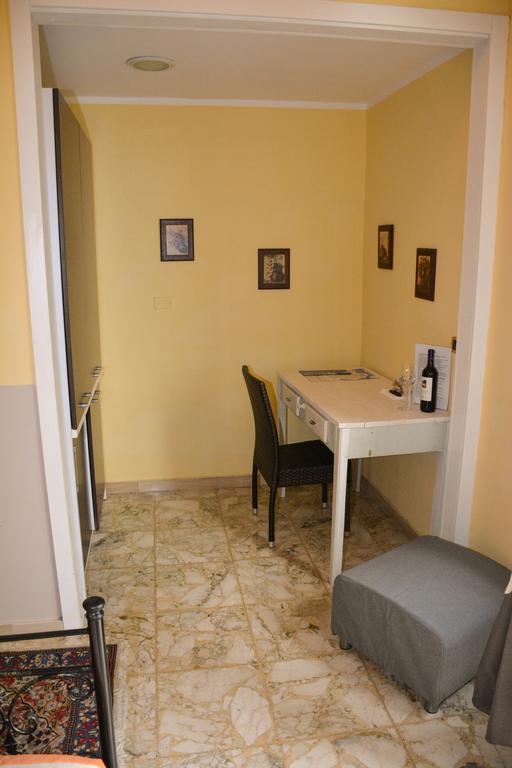 B&B Le Colonne Brindisi Bagian luar foto
