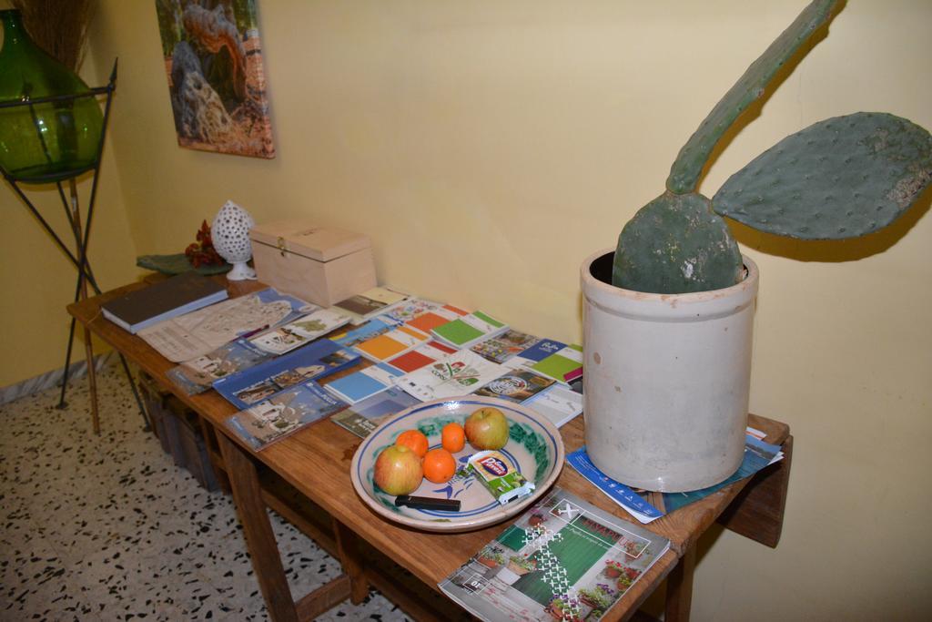 B&B Le Colonne Brindisi Bagian luar foto