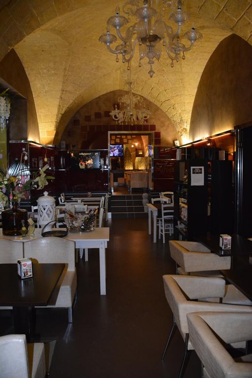 B&B Le Colonne Brindisi Bagian luar foto