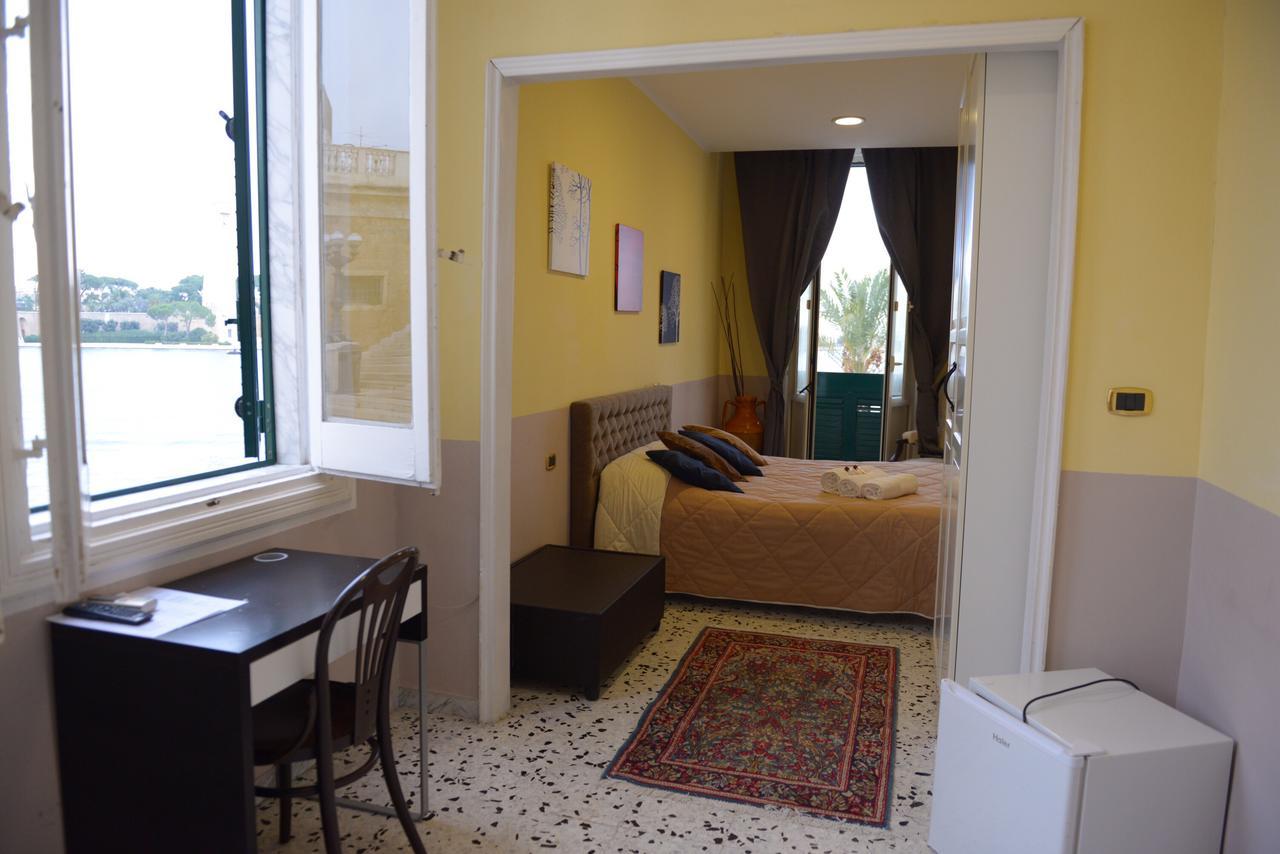 B&B Le Colonne Brindisi Bagian luar foto