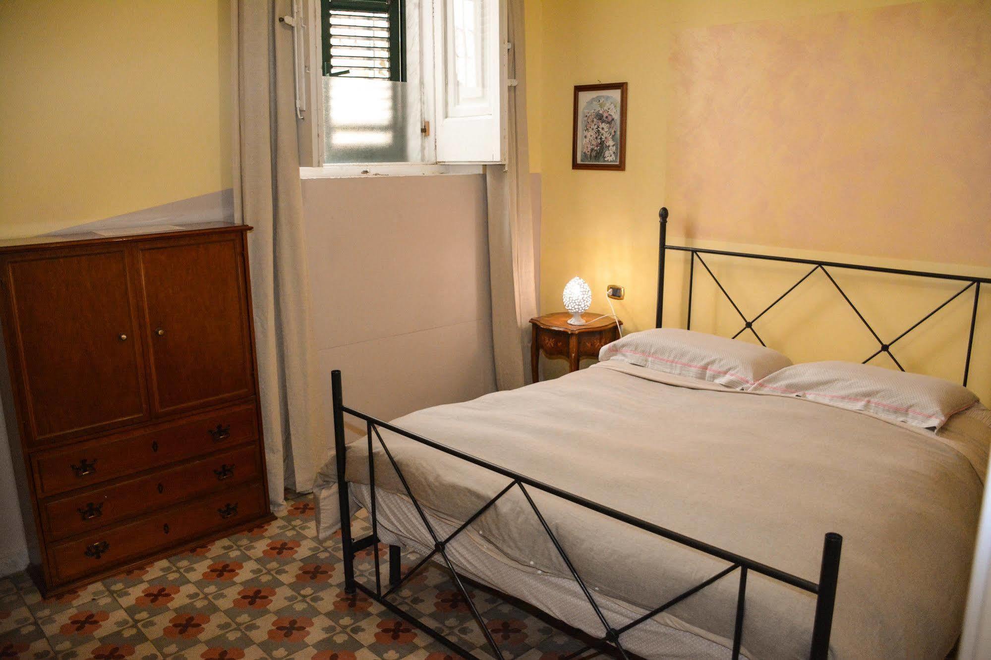 B&B Le Colonne Brindisi Bagian luar foto