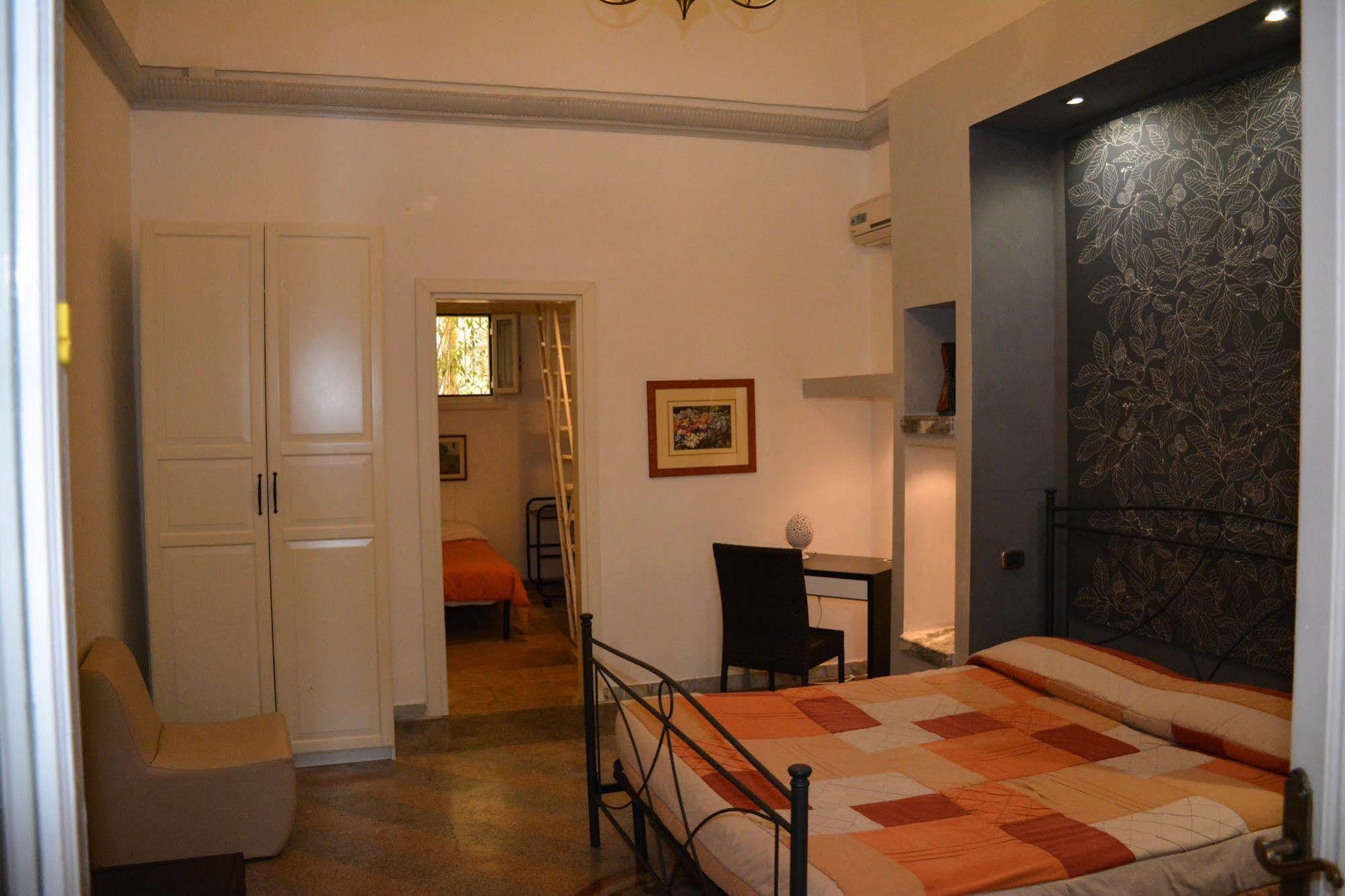 B&B Le Colonne Brindisi Bagian luar foto