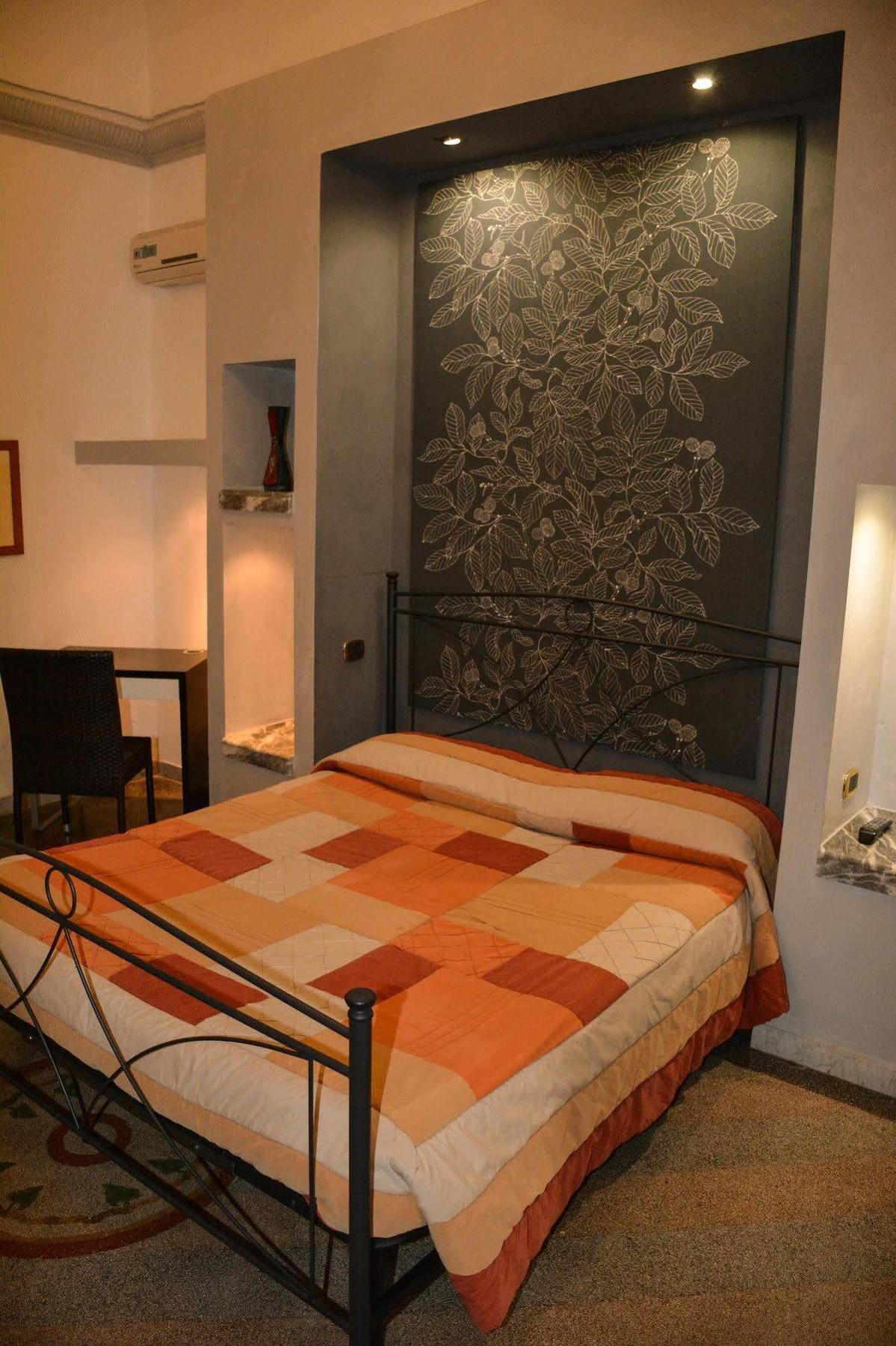B&B Le Colonne Brindisi Bagian luar foto